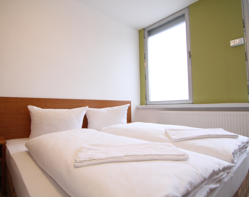 Doppelzimmer Apartment Zimmer Hotel Mentelin in Berlin 24 Stunden Check-In